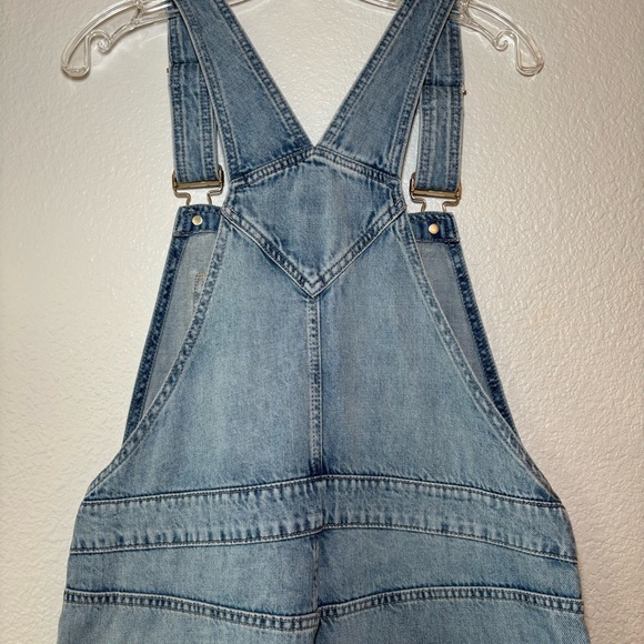 Gap Women's Slouchy Bib Overalls Medium Denim Light Wash Farmcore Country Girl - Picture 4 of 13